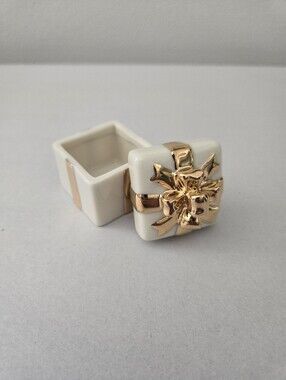 Lenox Mini Gift Wrapped Porcelain Trinket Ring Box Ivory Cream White Gold Bow